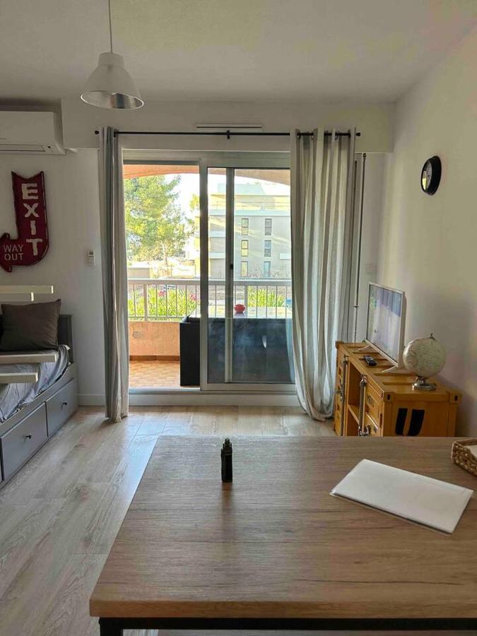Apartment Pin Rollan
